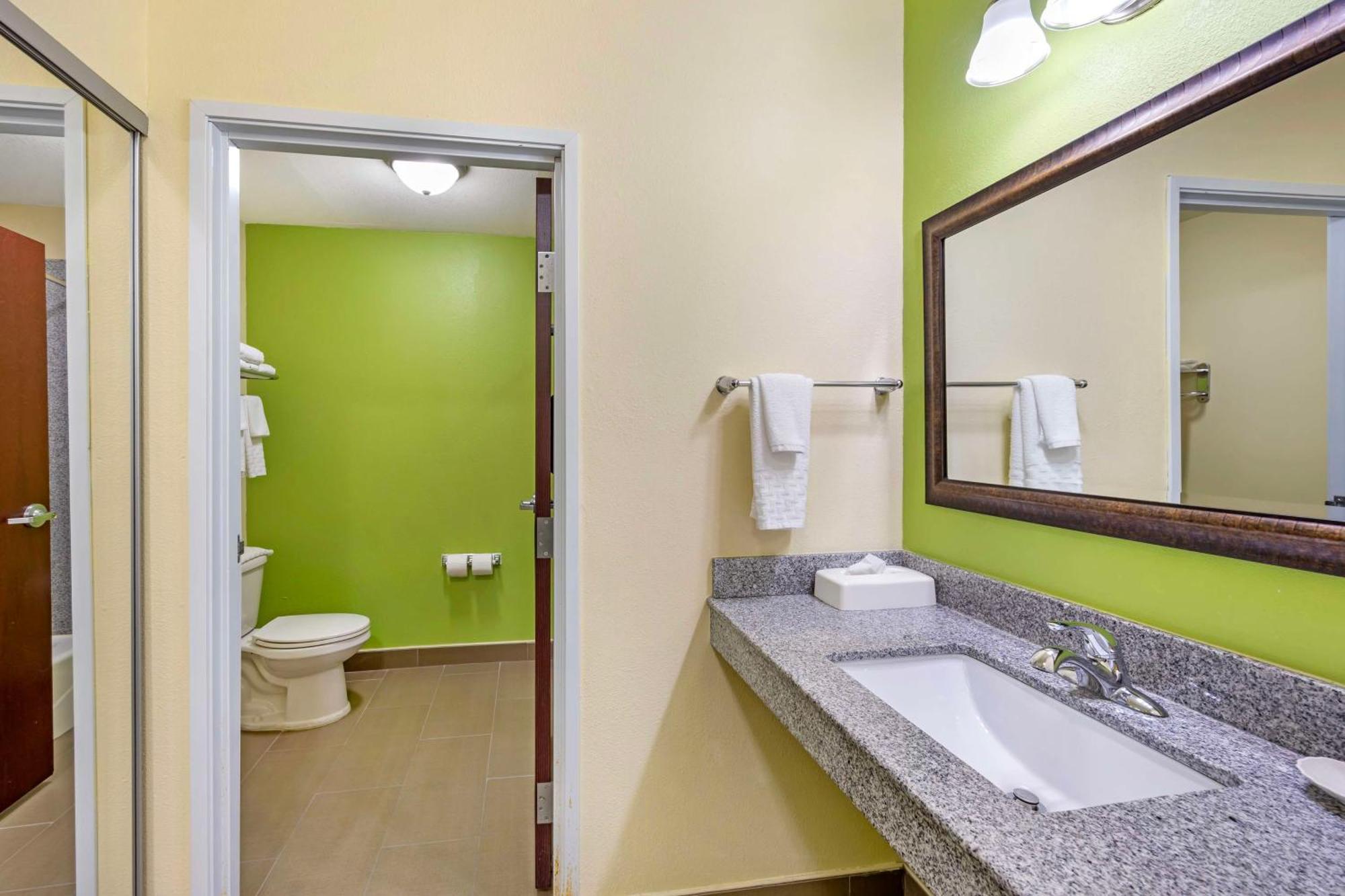 Best Western Plus Pratt Εξωτερικό φωτογραφία