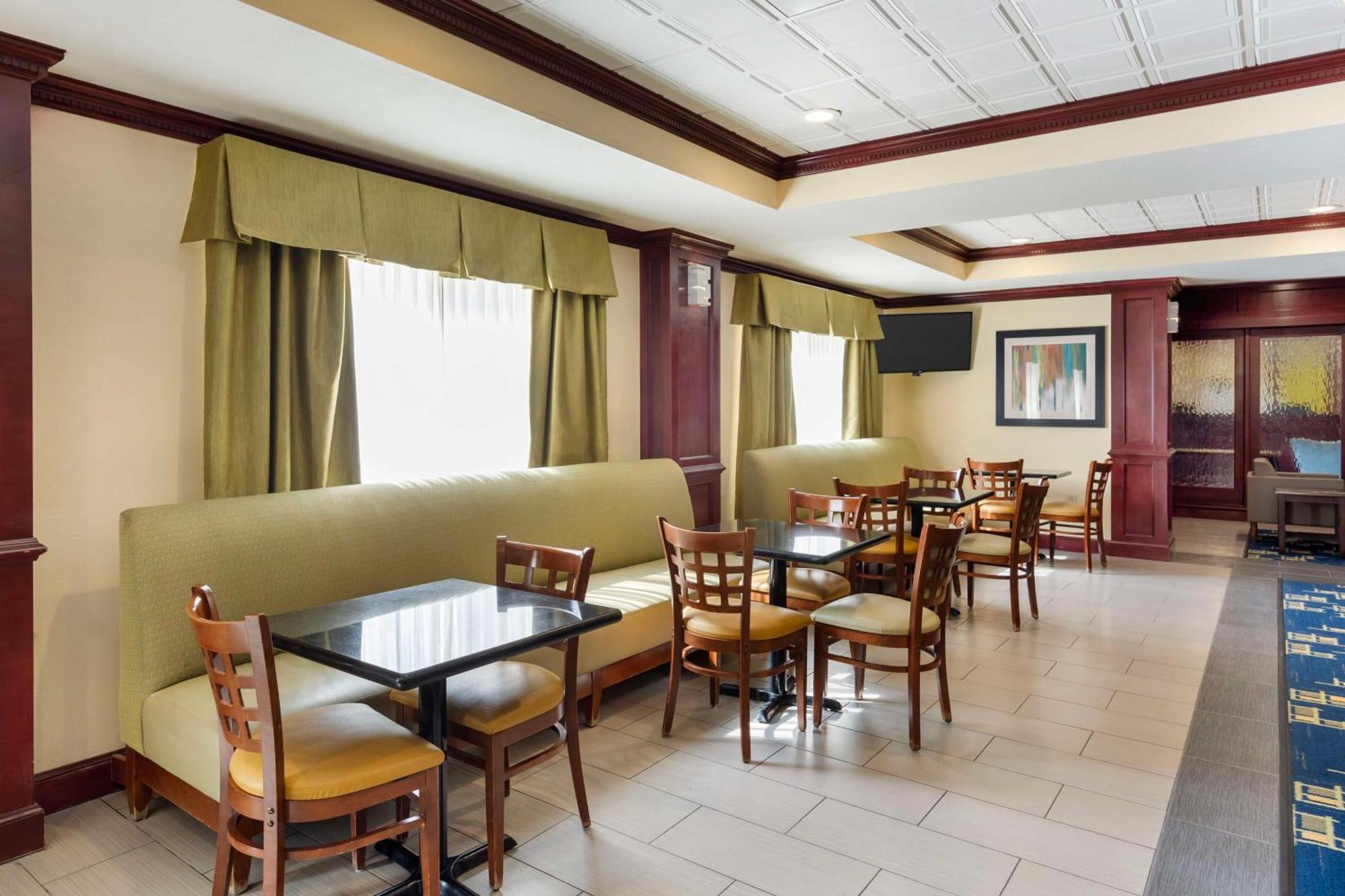 Best Western Plus Pratt Εξωτερικό φωτογραφία