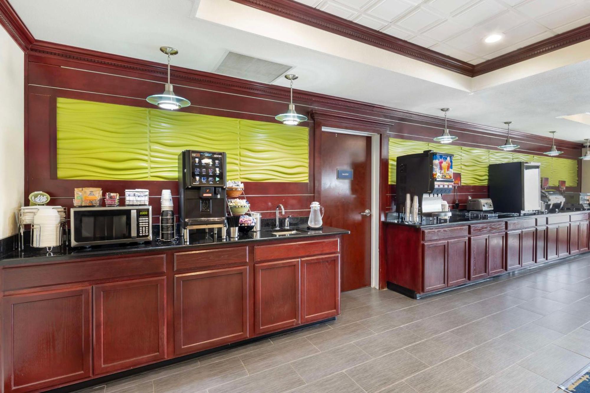 Best Western Plus Pratt Εξωτερικό φωτογραφία