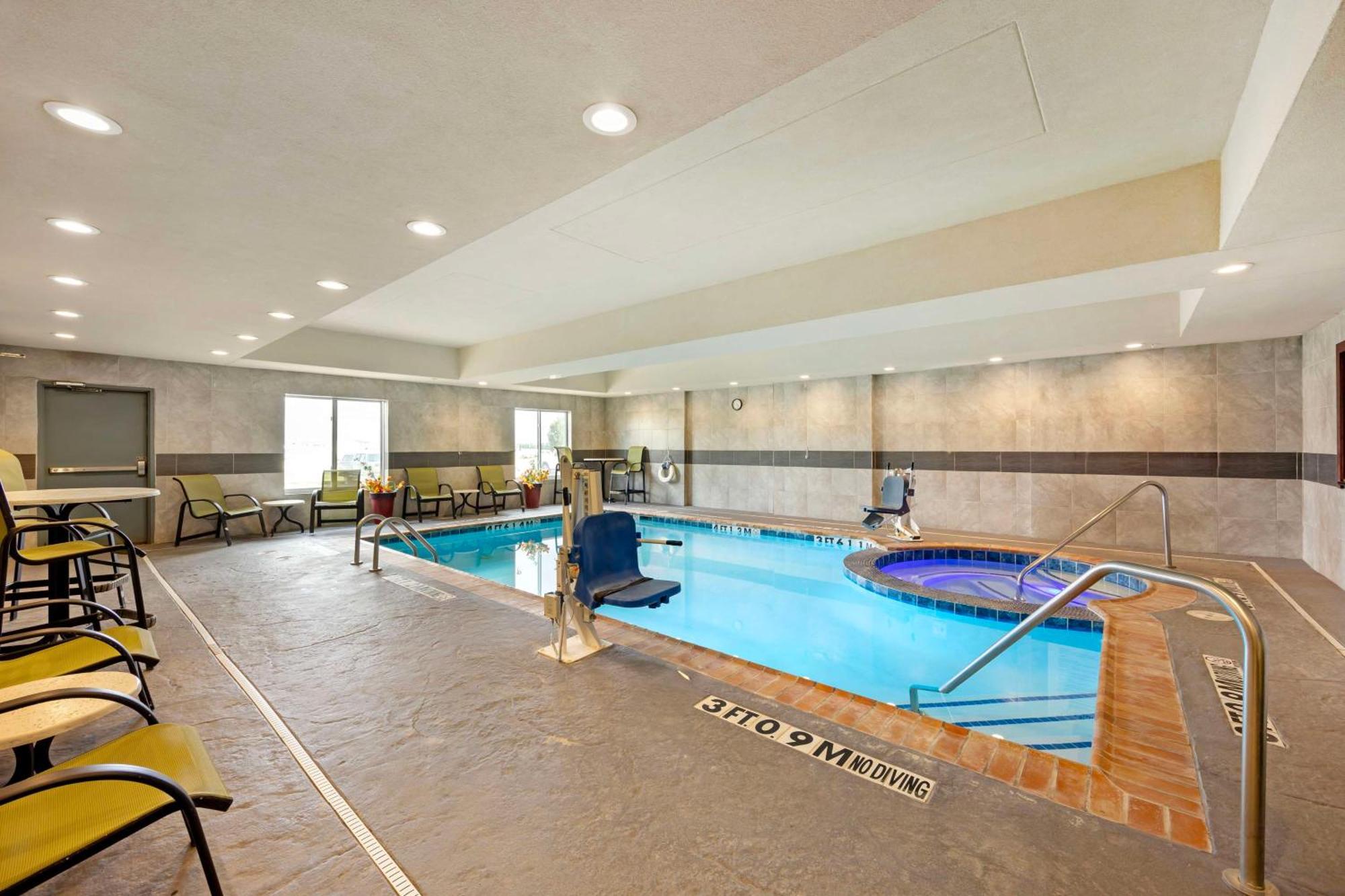 Best Western Plus Pratt Εξωτερικό φωτογραφία