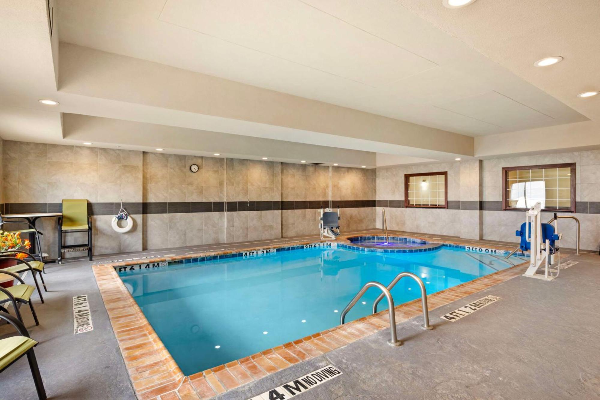 Best Western Plus Pratt Εξωτερικό φωτογραφία