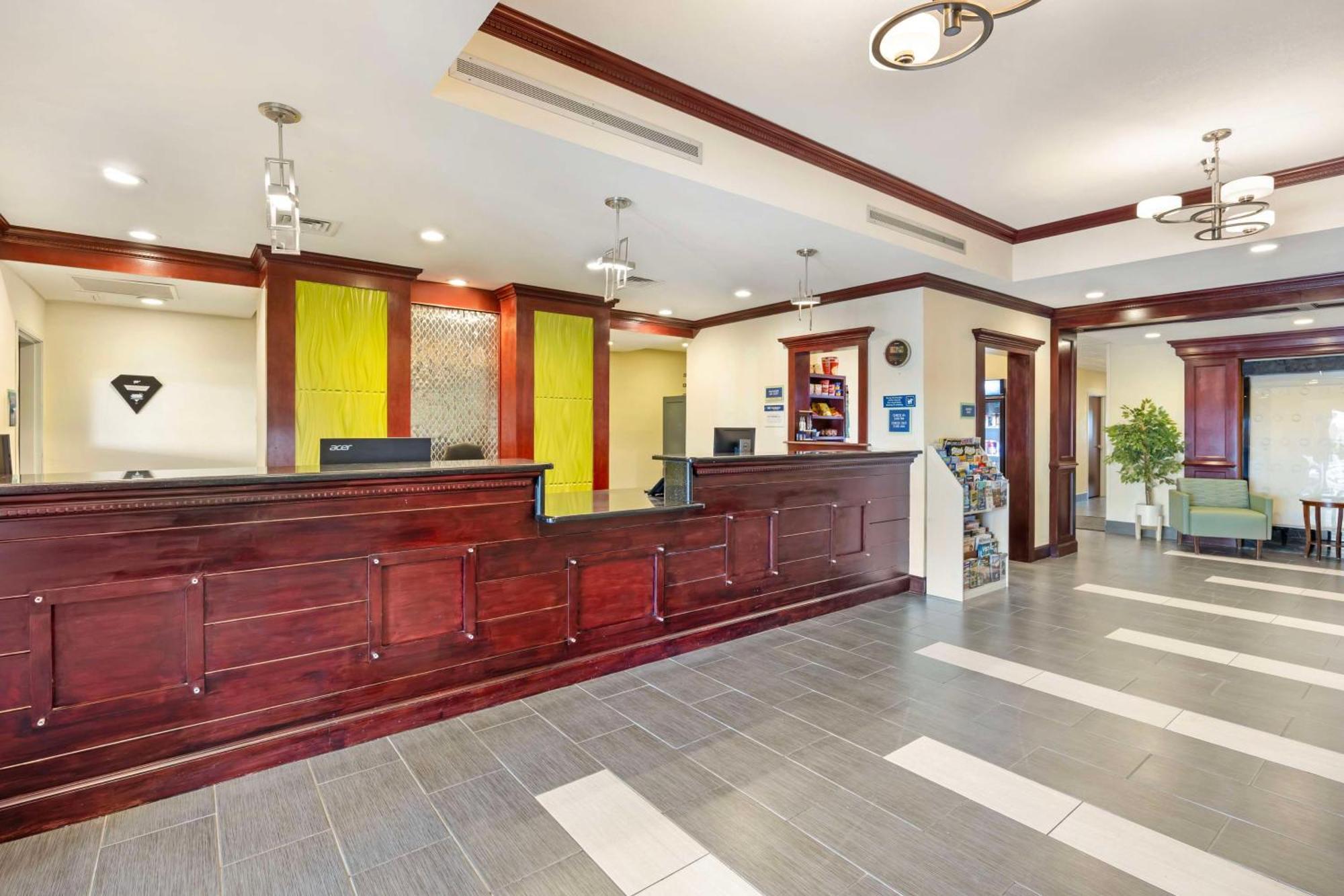 Best Western Plus Pratt Εξωτερικό φωτογραφία